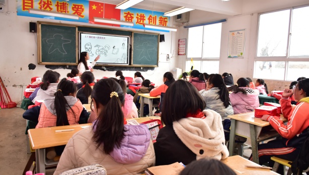 予她安心，共护花开——欧诺洁在云南开展关爱女孩健康成长公益活动