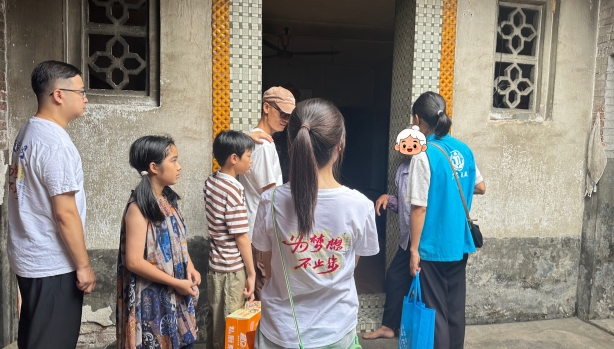 情暖重阳，爱伴银龄｜欧诺洁集团走访慰问辖区困境长者